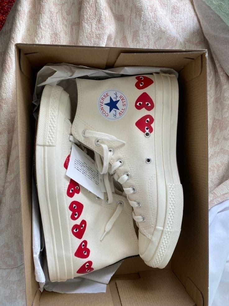 Commes White Hearts