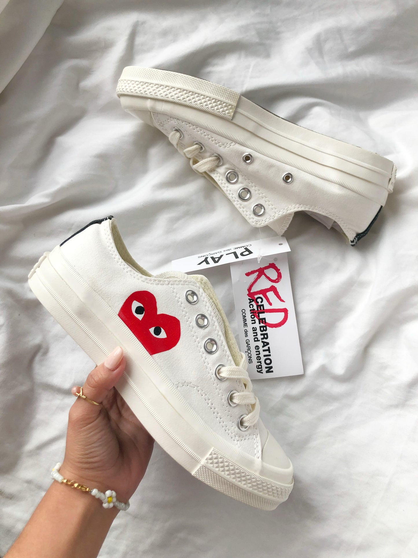 Commes Low White