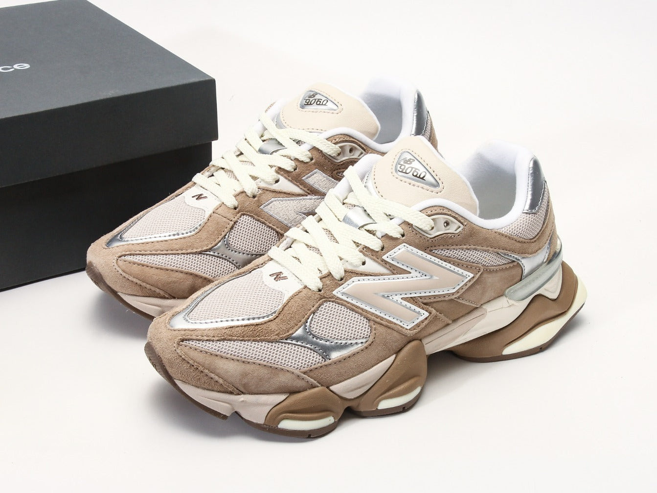 9060 Sneakers